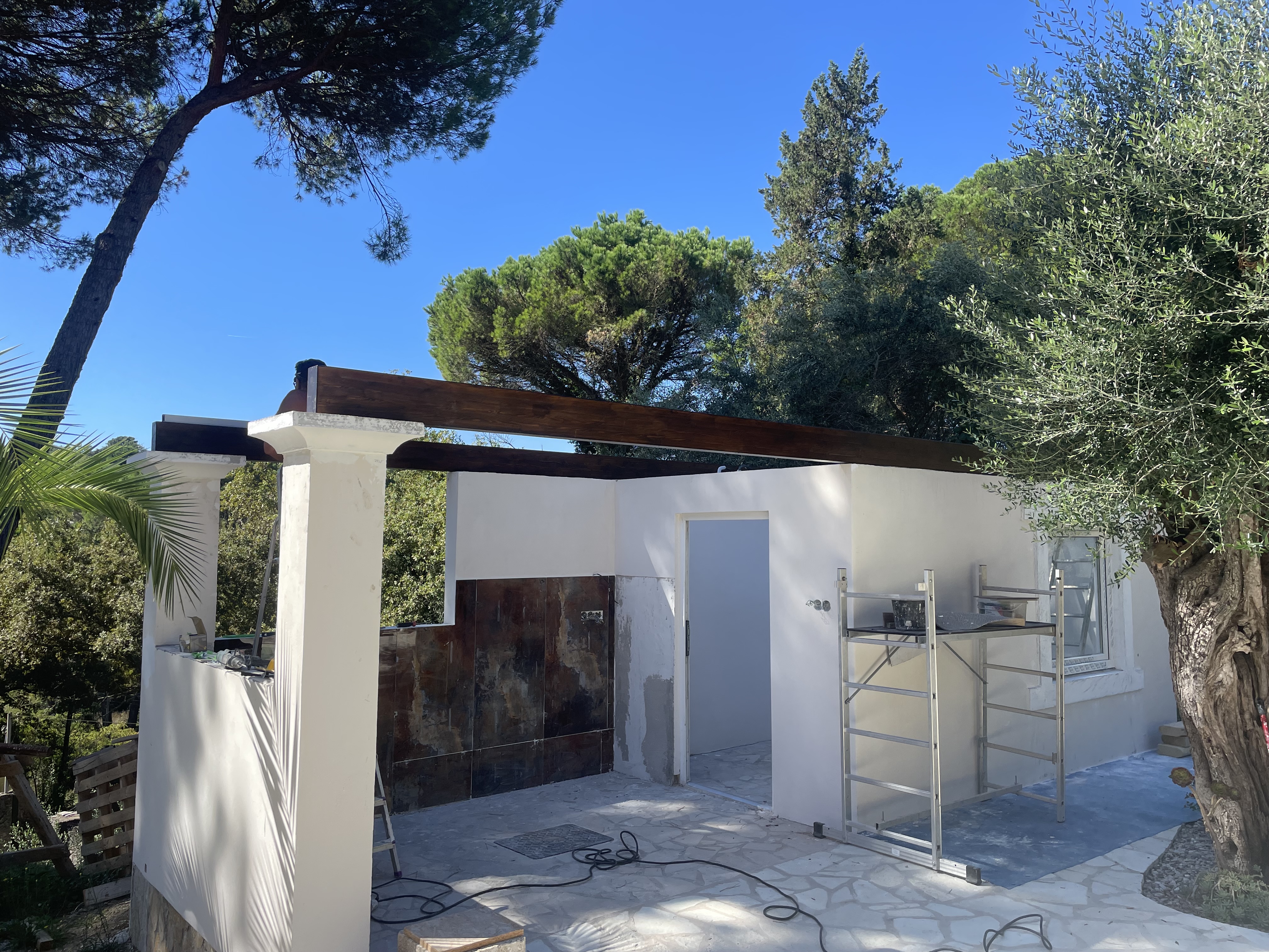 2024: Interiéry a bazén